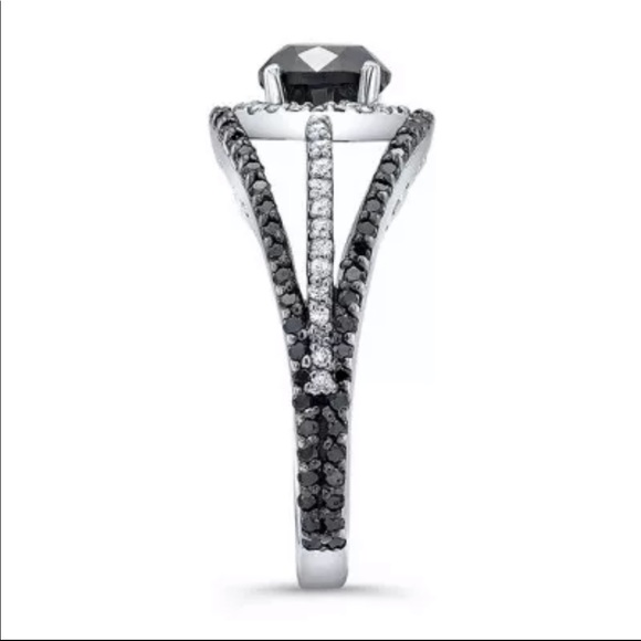 New 925 Silver Round shape Eye Sapphire Ring - Picture 3 of 4